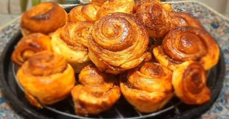 طرز تهیه نان رول دارچینی با گردو بسیار خوشمزه مرحله به مرحله