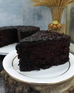 طرز تهیه کیک خیس شکلاتی با سس نسکافه