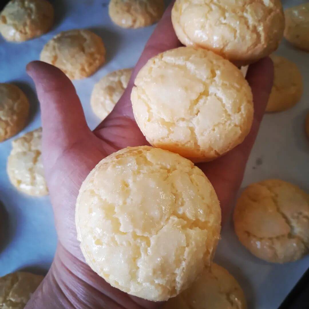 طرز تهیه شیرینی نارگیلی بدون داغ زدن ترد و ترک دار