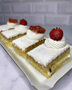 طرز تهیه شیرینی تر بدون فر با پیمانه لیوان