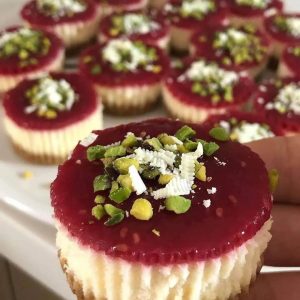 طرز تهیه چیز کیک تک نفره با پایه بیسکویت