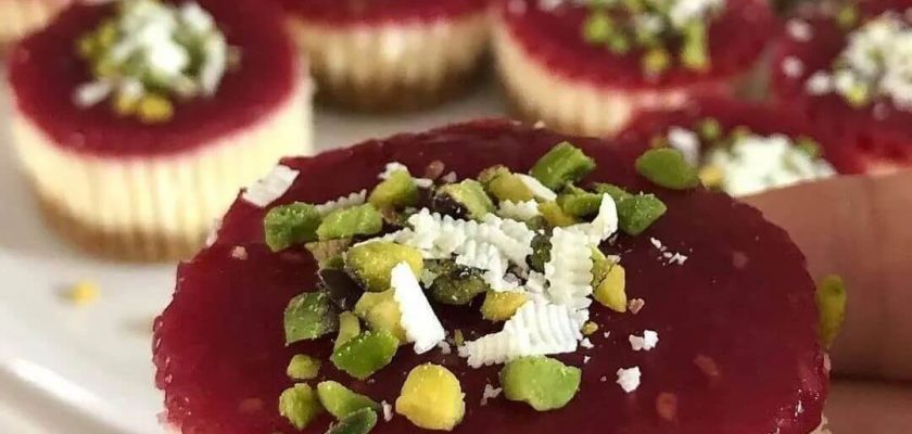 طرز تهیه چیز کیک تک نفره با پایه بیسکویت