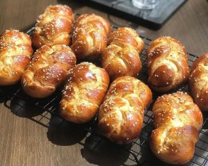طرز تهیه نان هالا خوشمزه مرحله به مرحله