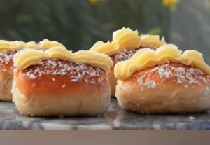 طرز تهیه نان کرمدار خانگی