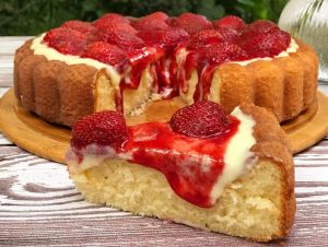 طرز تهیه کیک توت فرنگی کرمدار مخصوص