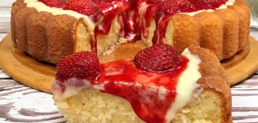 طرز تهیه کیک توت فرنگی کرمدار مخصوص