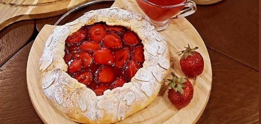 طرز تهیه گلت توت فرنگی در فر