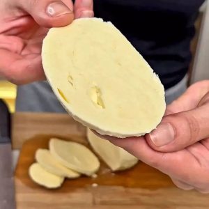 طرز تهیه پنیر پیتزا خانگی و کشدار با شیر و سرکه