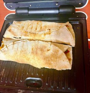 طرز تهیه شاورما مرغ با نان لواش