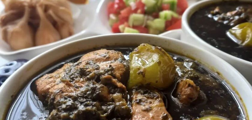 طرز تهیه خورشت گوجه سبز با مرغ
