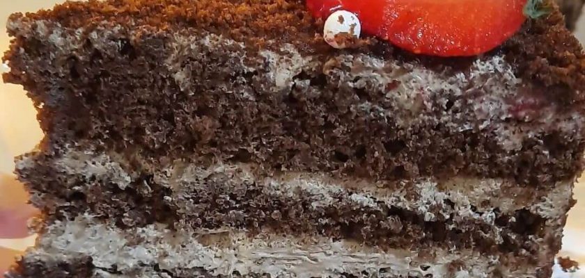 طرز تهیه کیک لایه ای شکلاتی