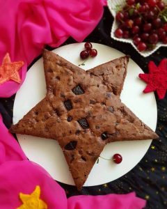 طرز تهیه براونیز شکلات آلبالو