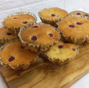طرز تهیه کاپ کیک آلبالو