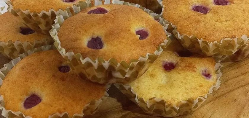 طرز تهیه کاپ کیک آلبالو