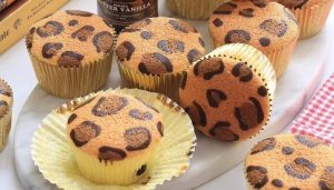 طرز تهیه کاپ کیک کاستلا پلنگی شیک و خوشمزه
