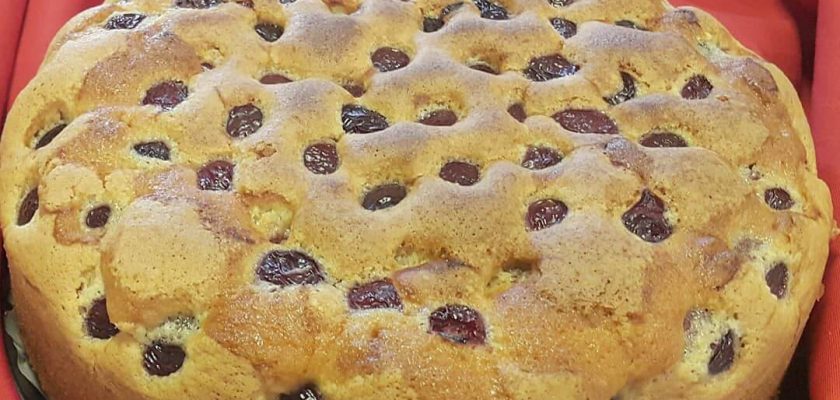 طرز تهیه کیک گیلاس خوشمزه و ساده بدون ماست