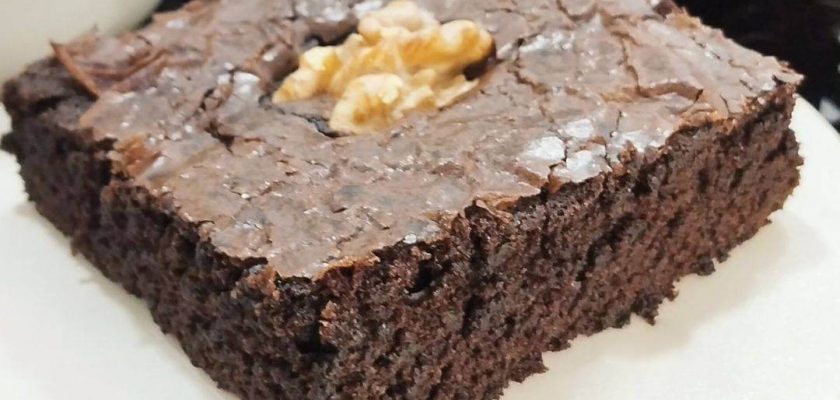 طرز تهیه کیک براونی با شکلات تخته ای