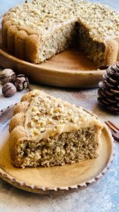 طرز تهیه کیک گردویی با سس کارامل