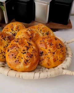 طرز تهیه نان شکم پر با پنیر و سبزی