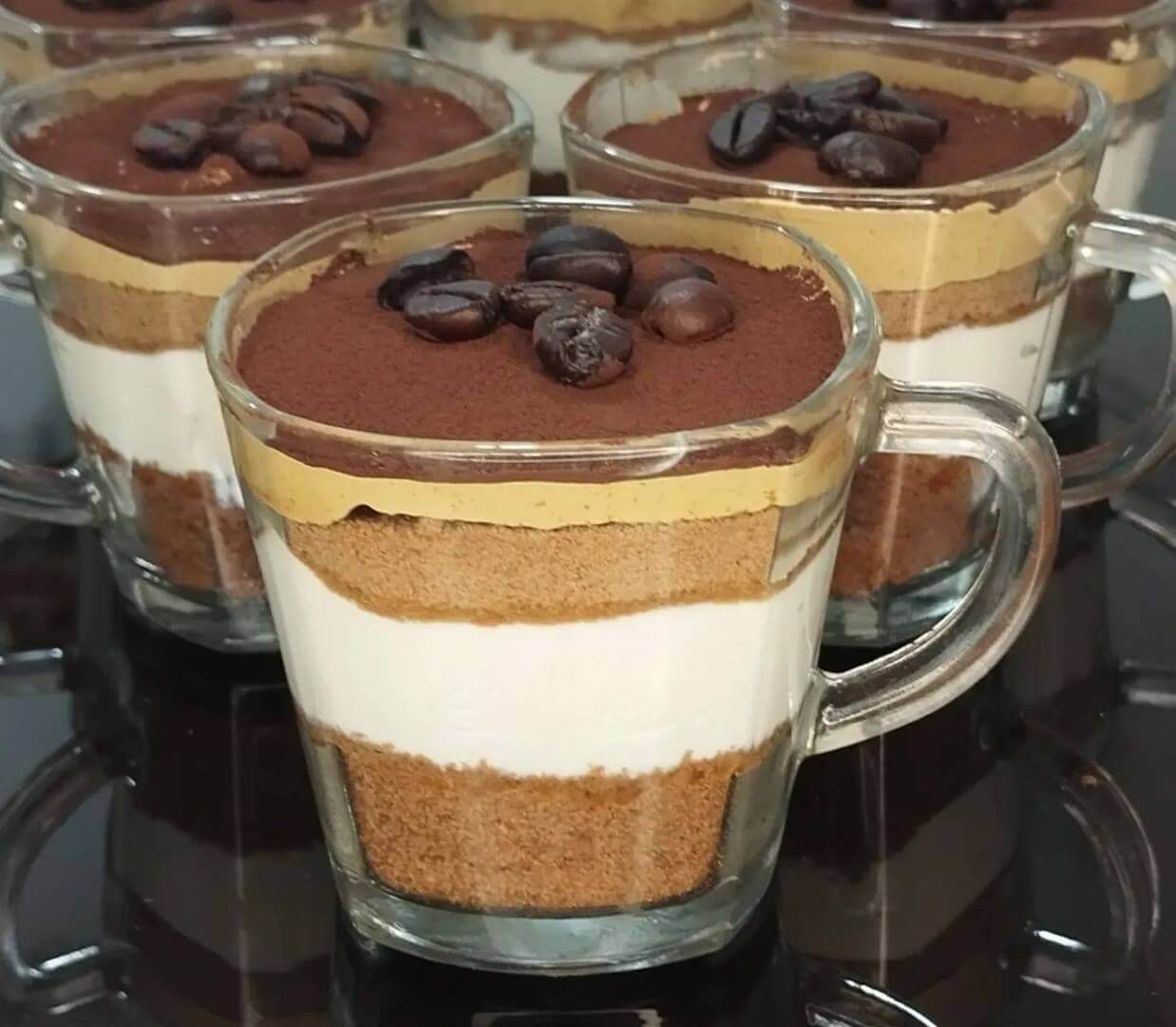 طرز تهیه دسر دالگونا با خامه، کافی شاپی و لیوانی و تک نفره