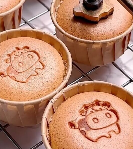 طرز تهیه کاپ کیک شیفون ساده و خوشمزه