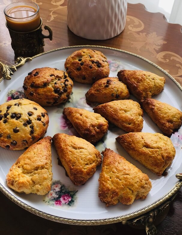 طرز تهیه اسکون پنیری ترد و خوشمزه برای صبحانه و عصرانه