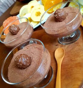 طرز تهیه دسر موزی شکلاتی با بیسکویت پتی بور