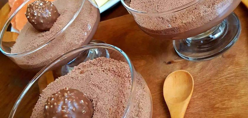 طرز تهیه دسر موزی شکلاتی با بیسکویت پتی بور