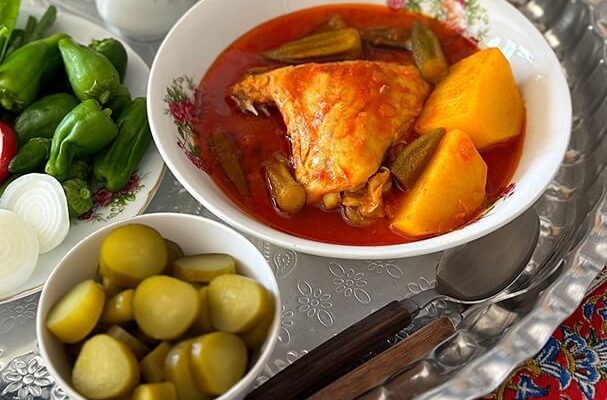 طرز تهیه خوراک مرغ و بامیه